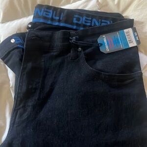 Black slim fit men’s jeans . Stretch denim never worn and has tags